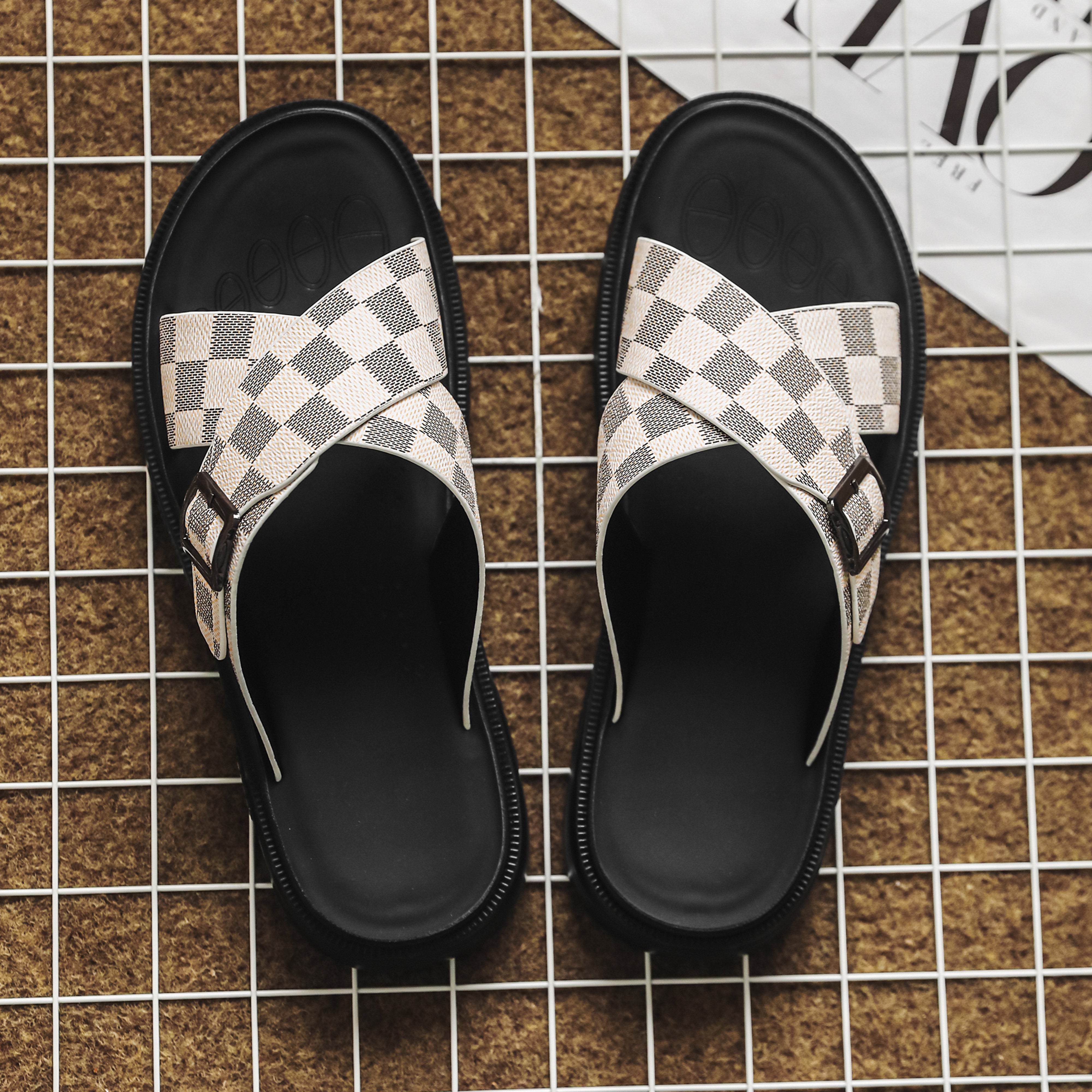 Chanclas cruzadas a cuadros para hombre Beige