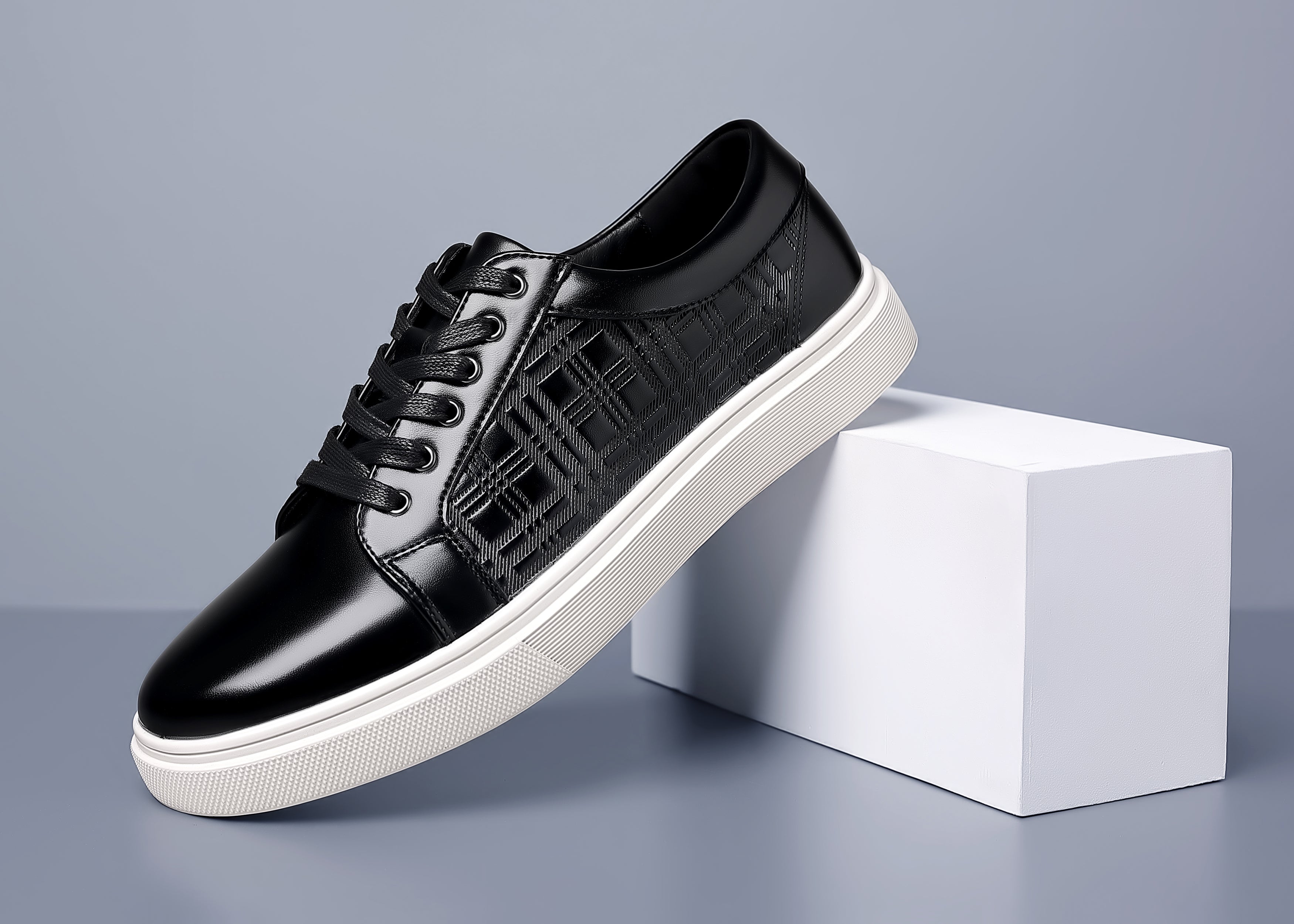 Zapatillas clásicas de piel a cuadros para hombre