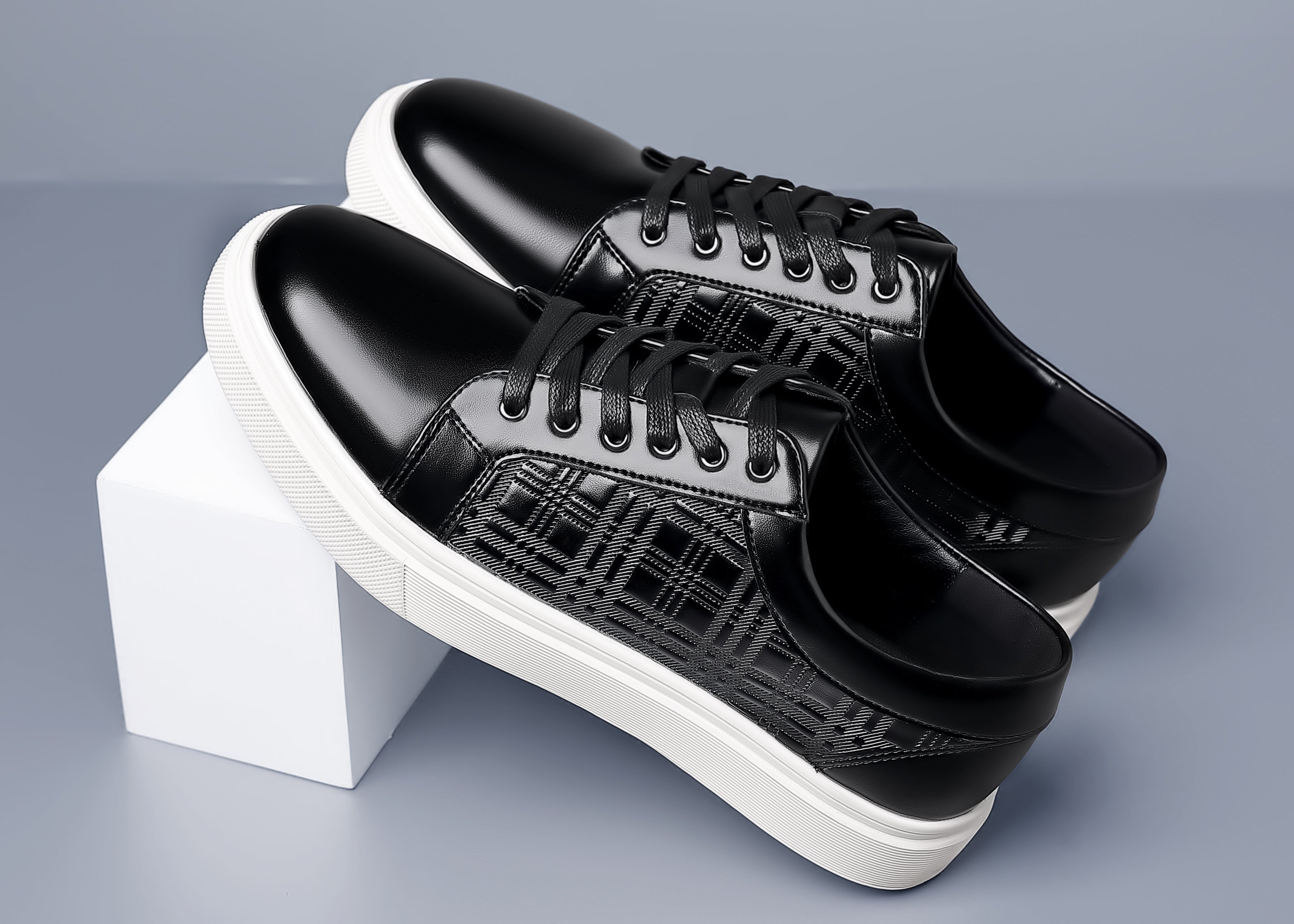 Zapatillas clásicas de piel a cuadros para hombre