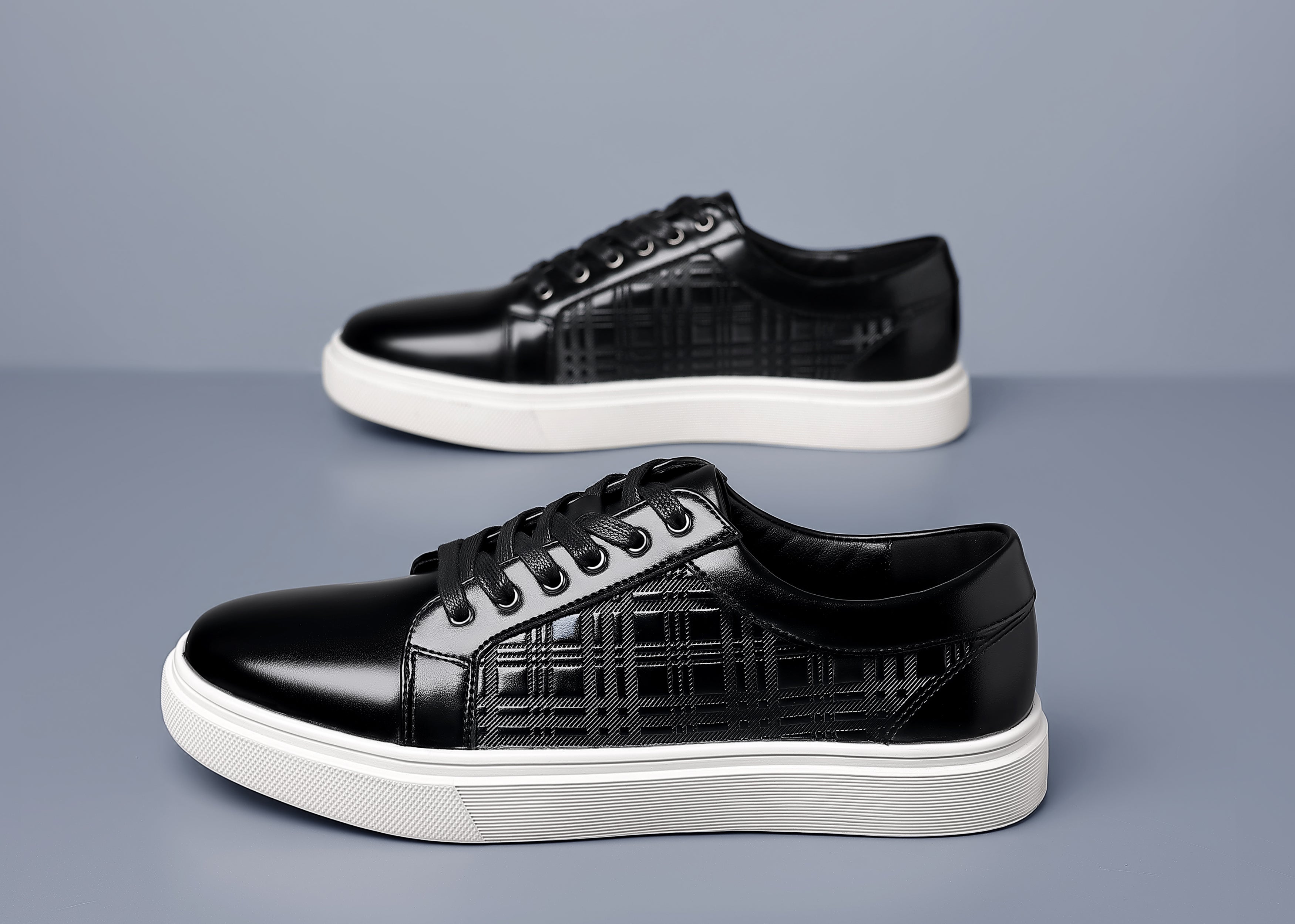 Zapatillas clásicas de piel a cuadros para hombre