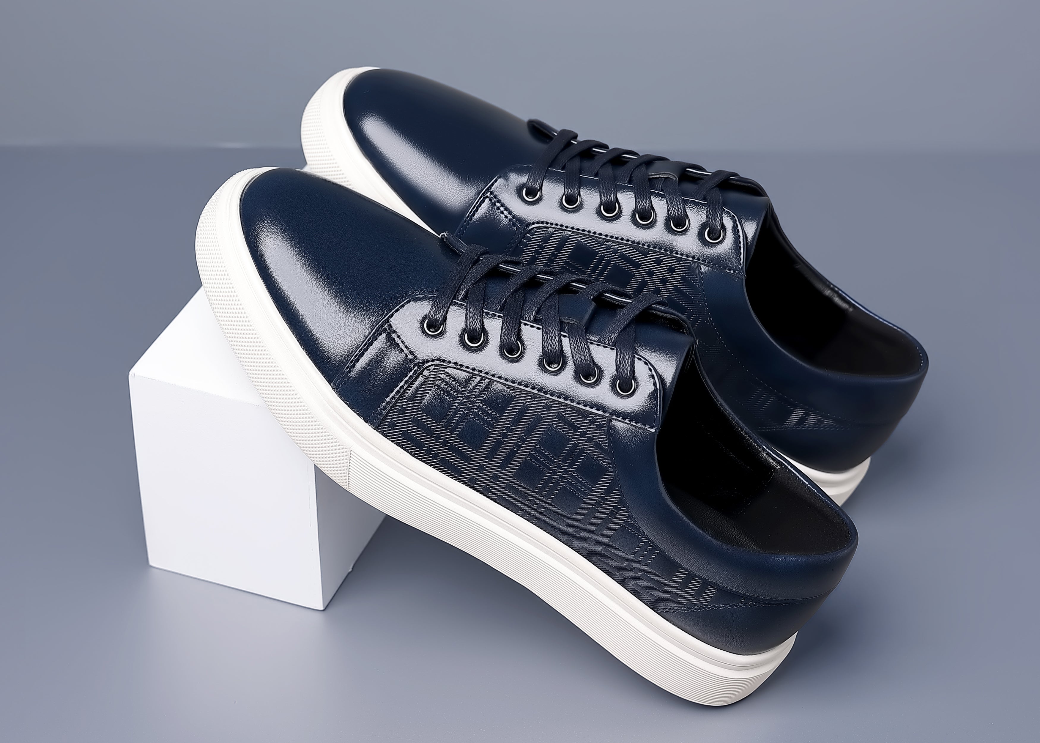 Zapatillas clásicas de piel a cuadros para hombre
