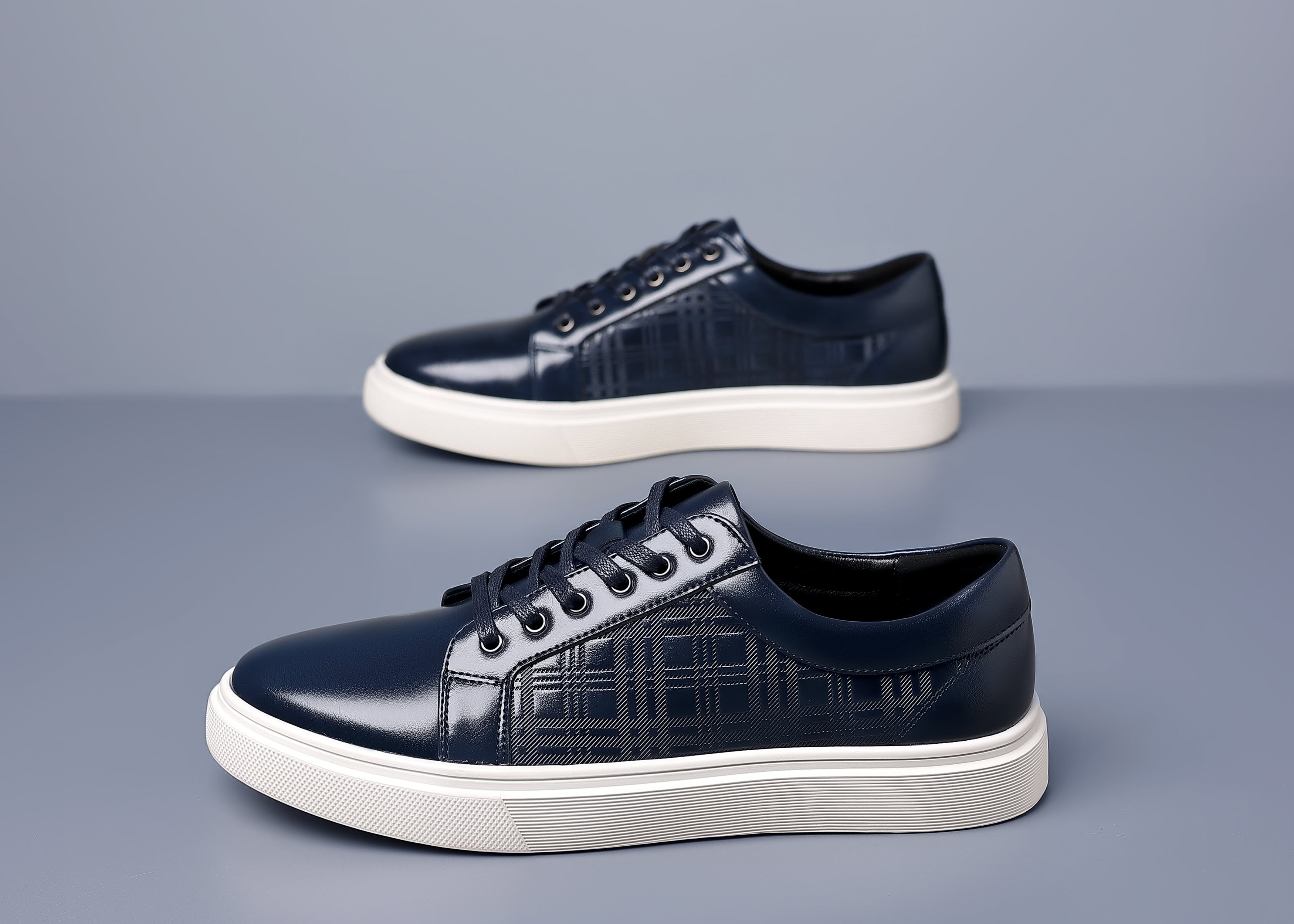 Zapatillas clásicas de piel a cuadros para hombre