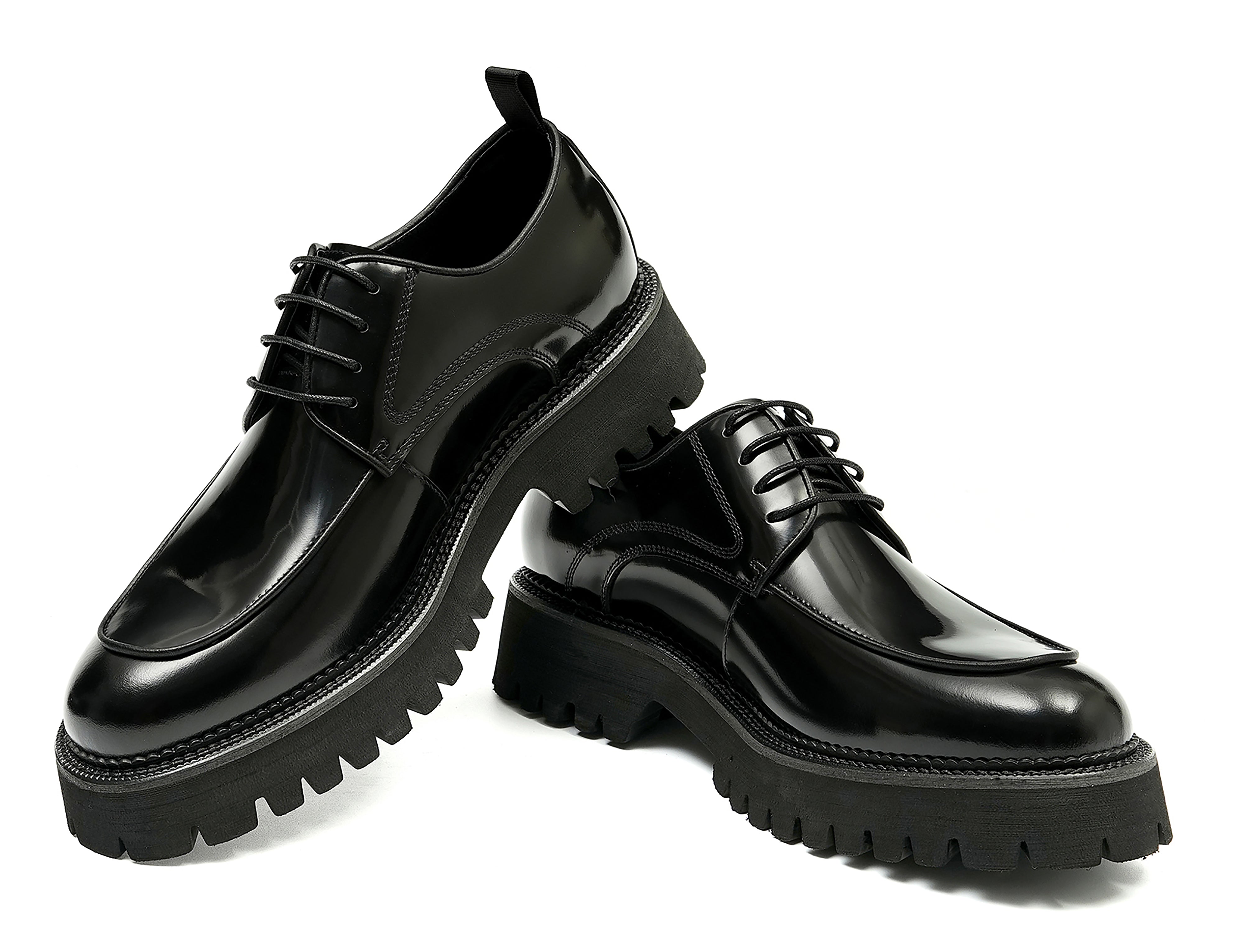 Vestido clásico para hombre Derby de charol