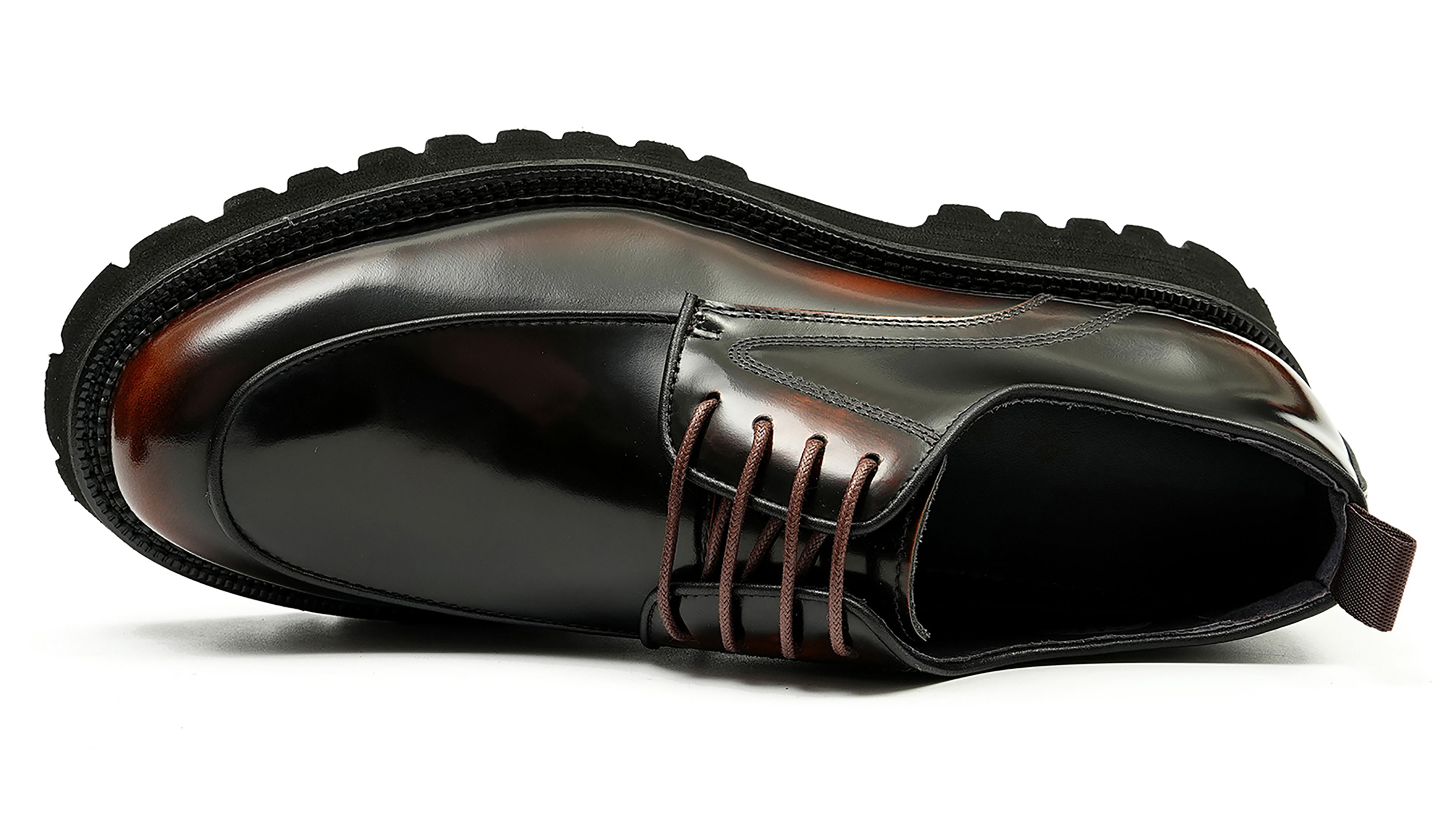 Vestido clásico para hombre Derby de charol