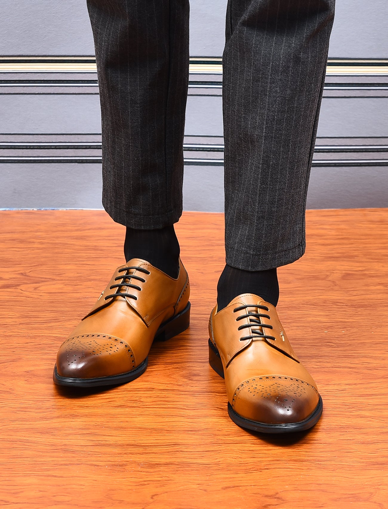 Derby de cuero con punta puntiaguda para hombre