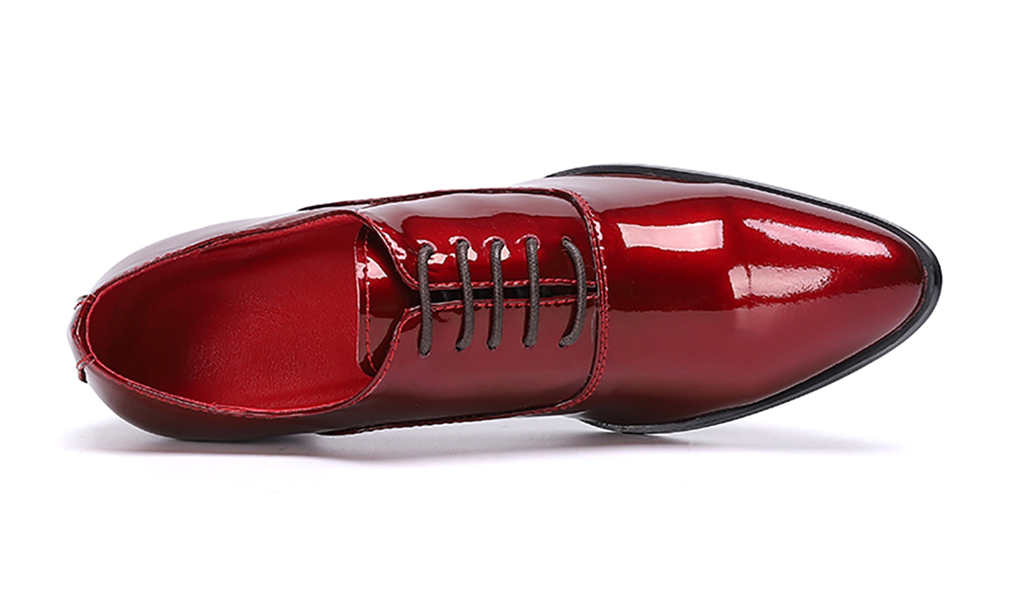 Botas vaqueras de cuero con cordones y gorra baja para hombre