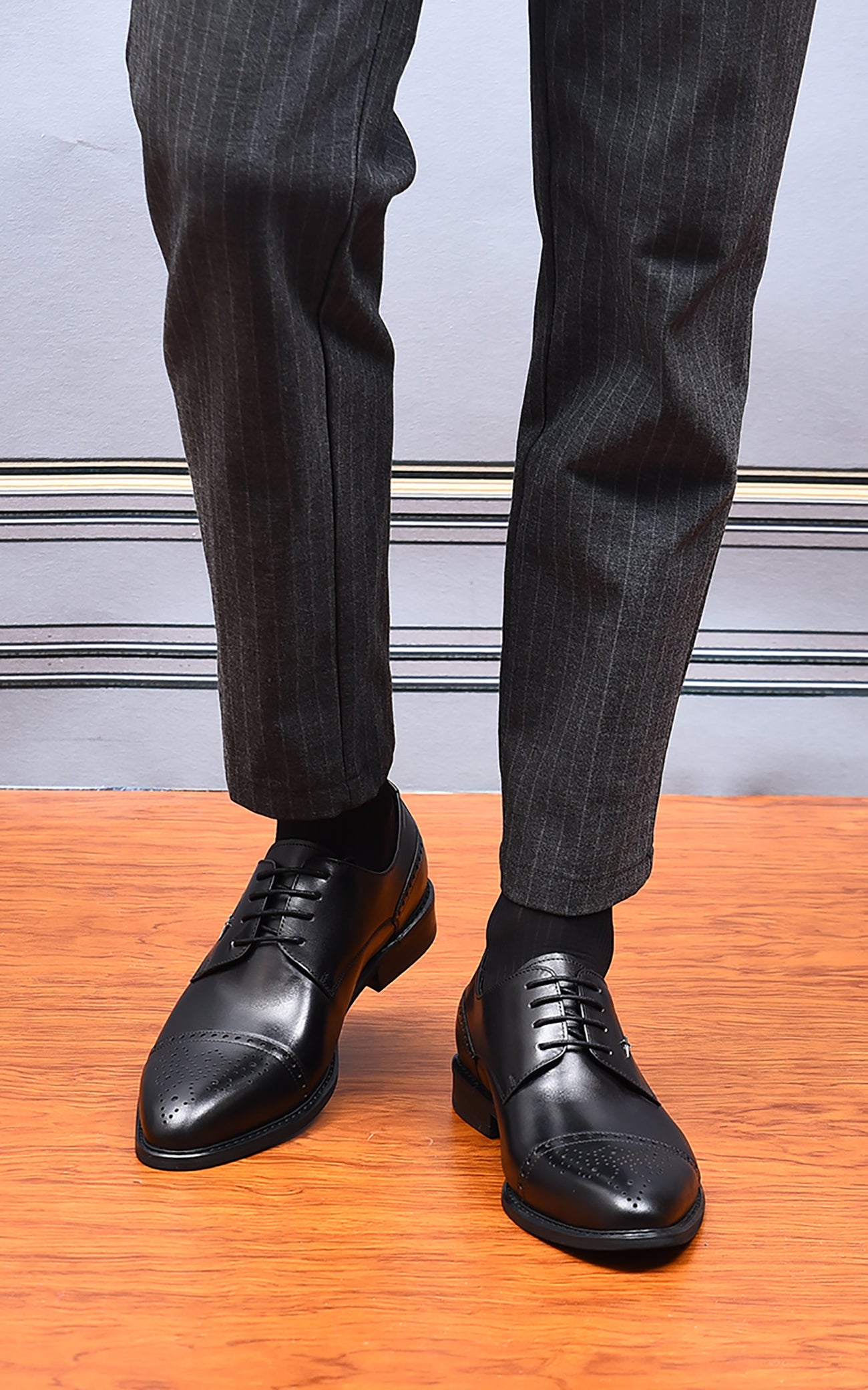 Derby de cuero con punta puntiaguda para hombre