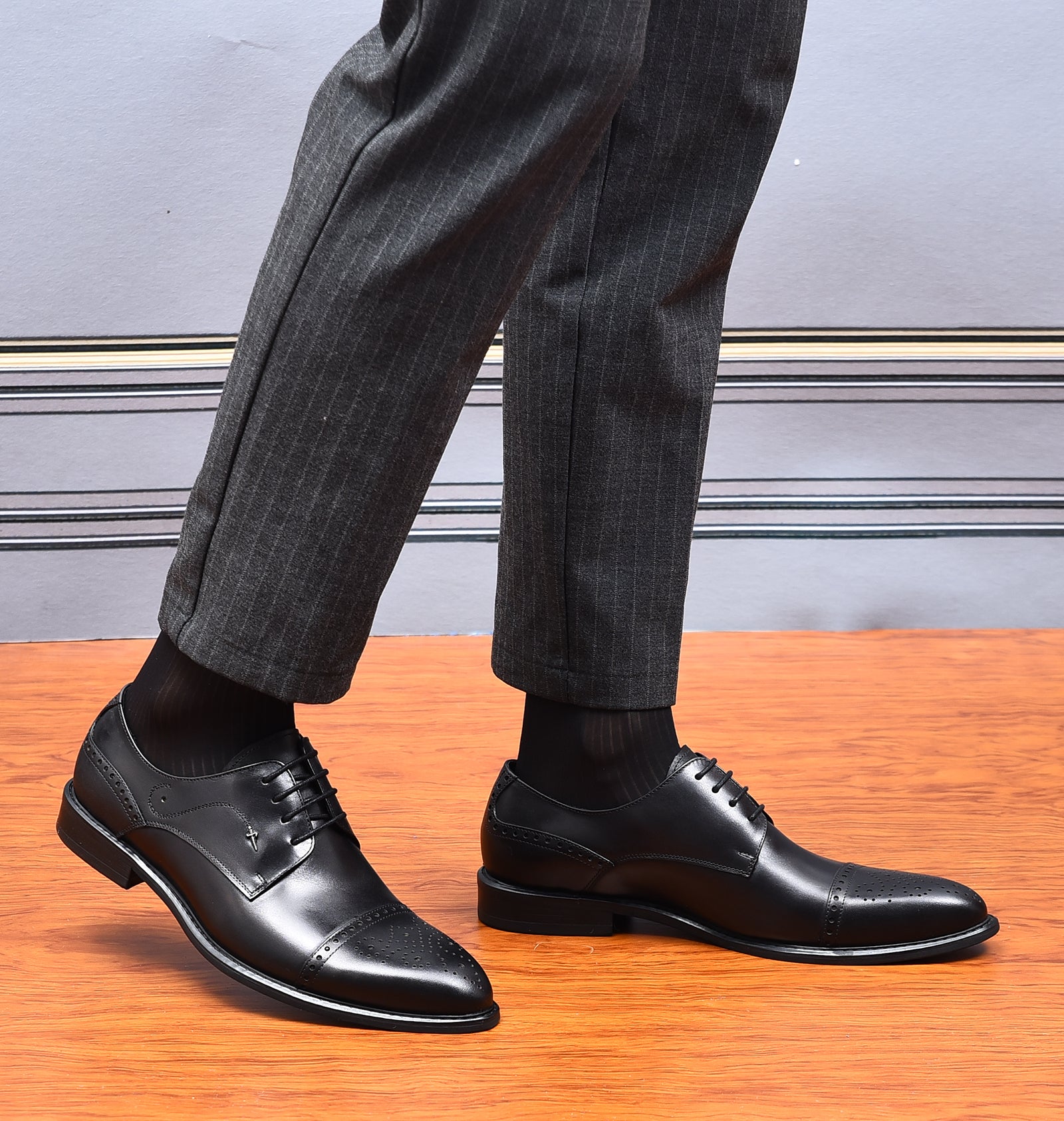 Derby de cuero con punta puntiaguda para hombre