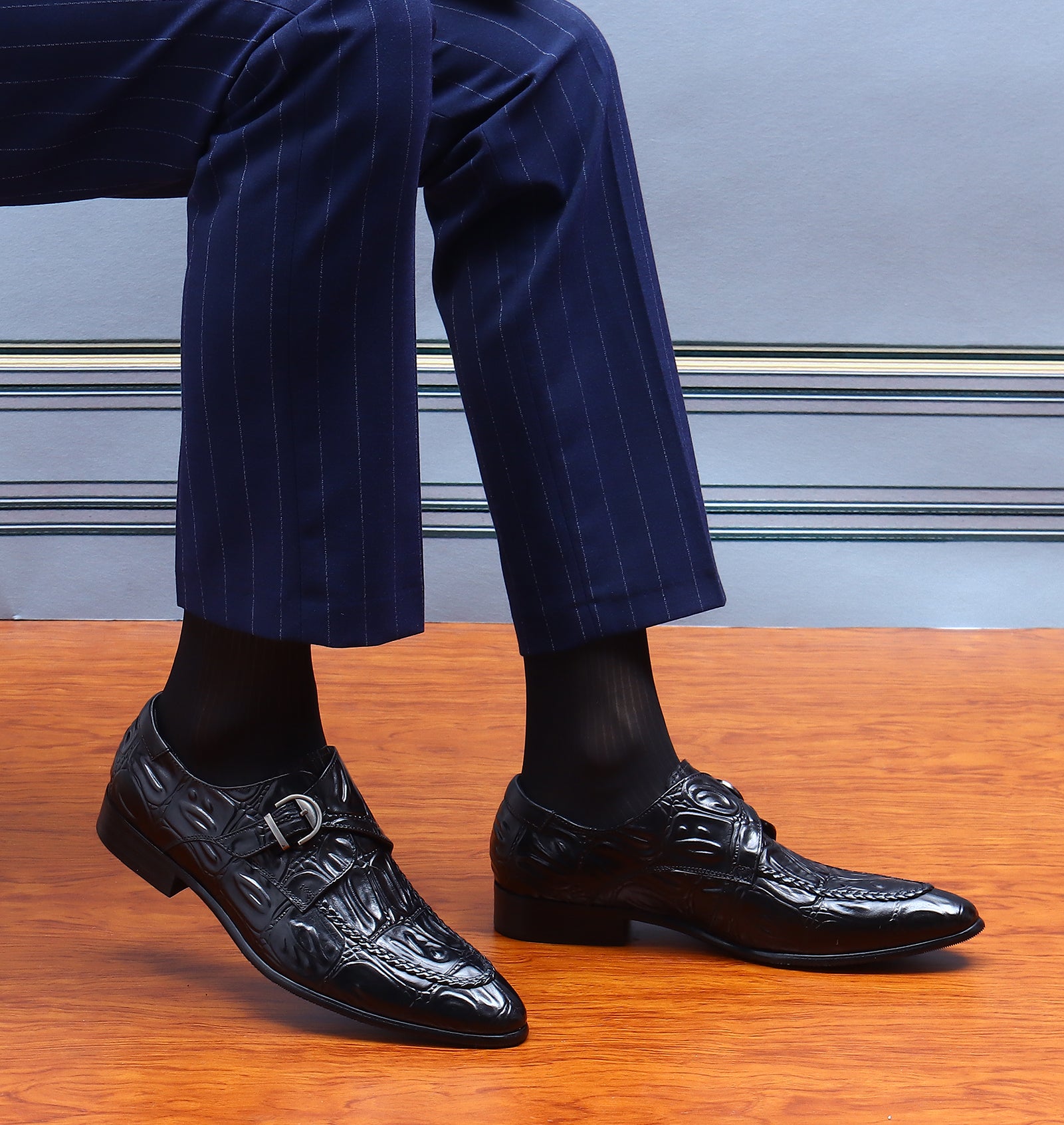 Men's Alligator Buckle Slip On Leather Loafers