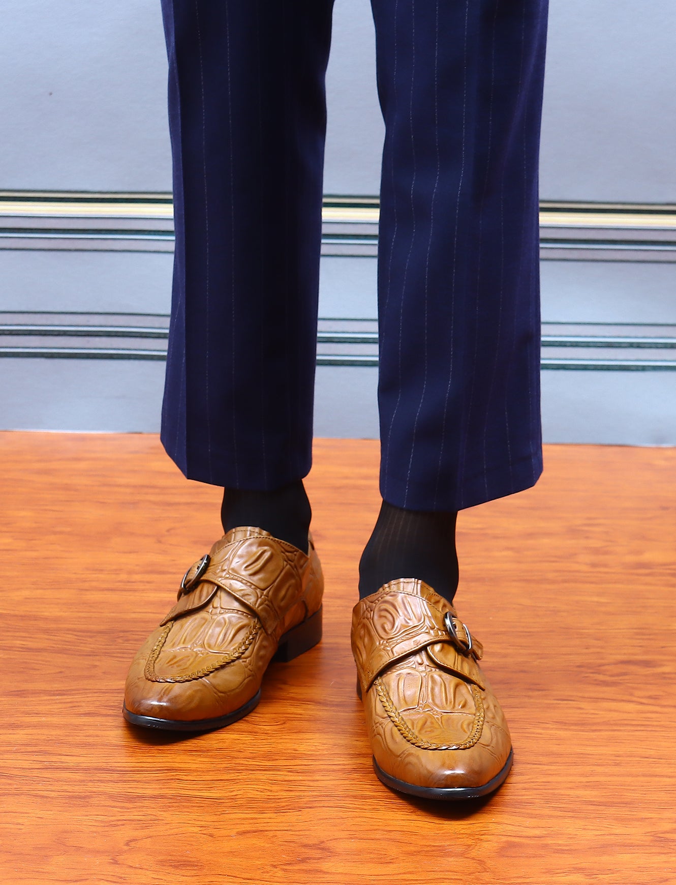 Men's Alligator Buckle Slip On Leather Loafers