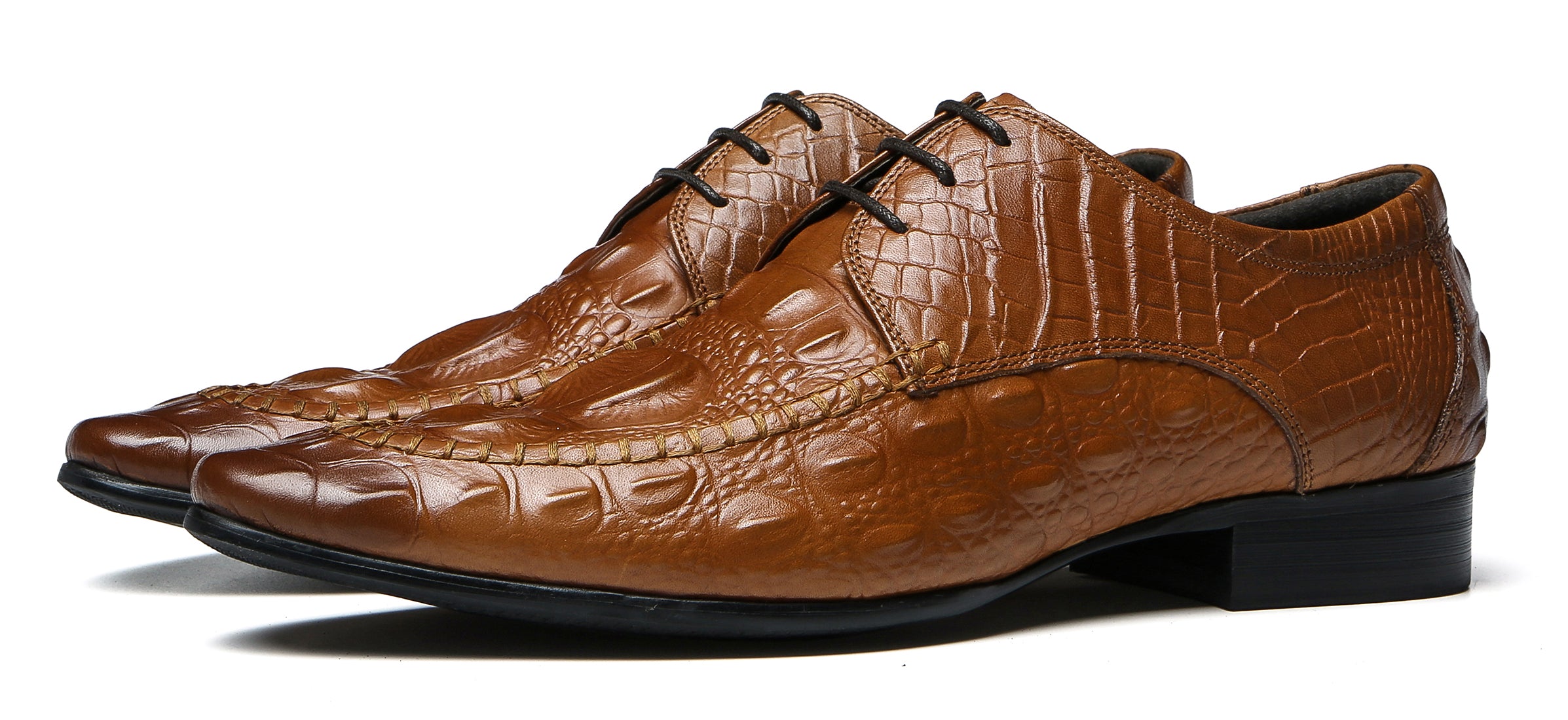 Derby de cuero con cordones y punta de ala para hombre 