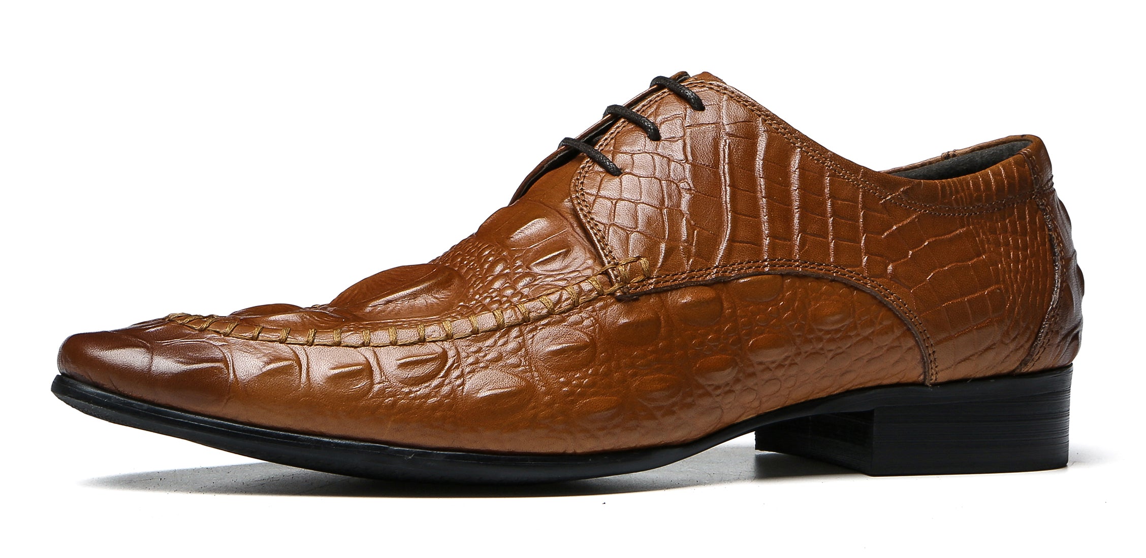 Derby de cuero con cordones y punta de ala para hombre 